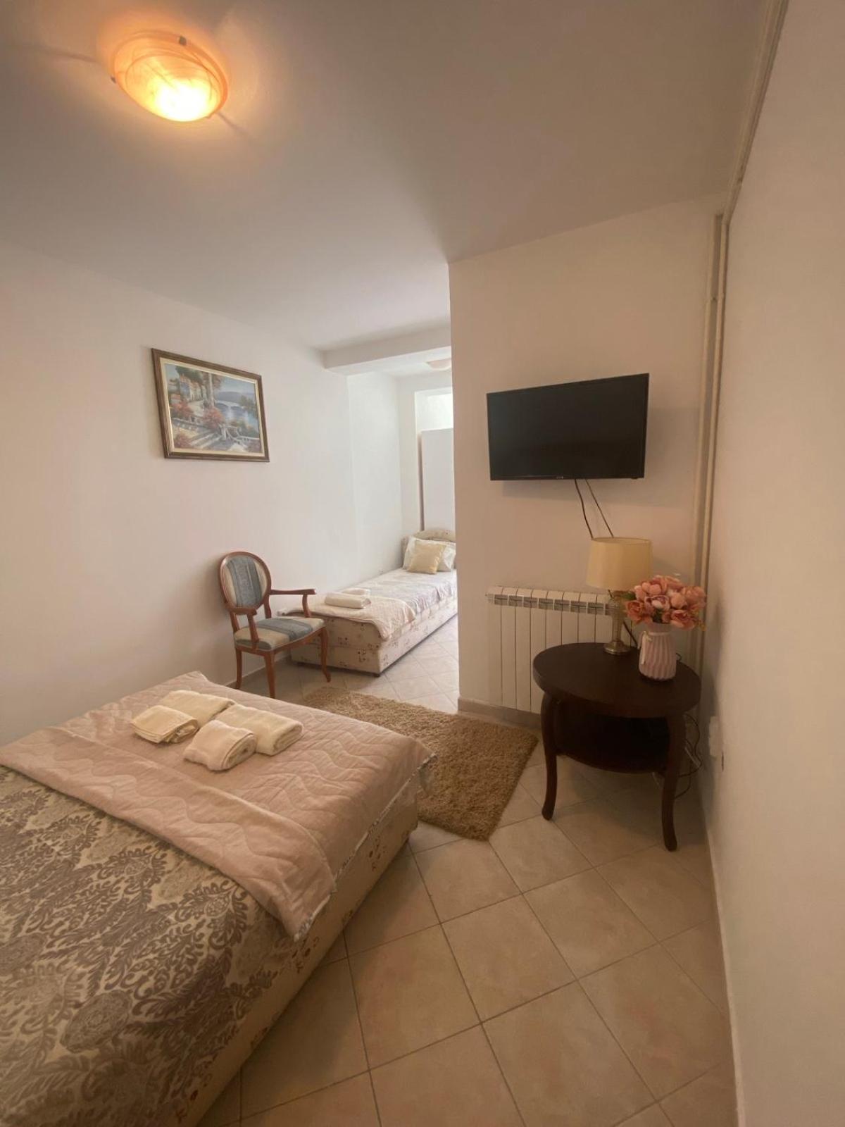 Miomir Perazic Apartments Petrovac 외부 사진
